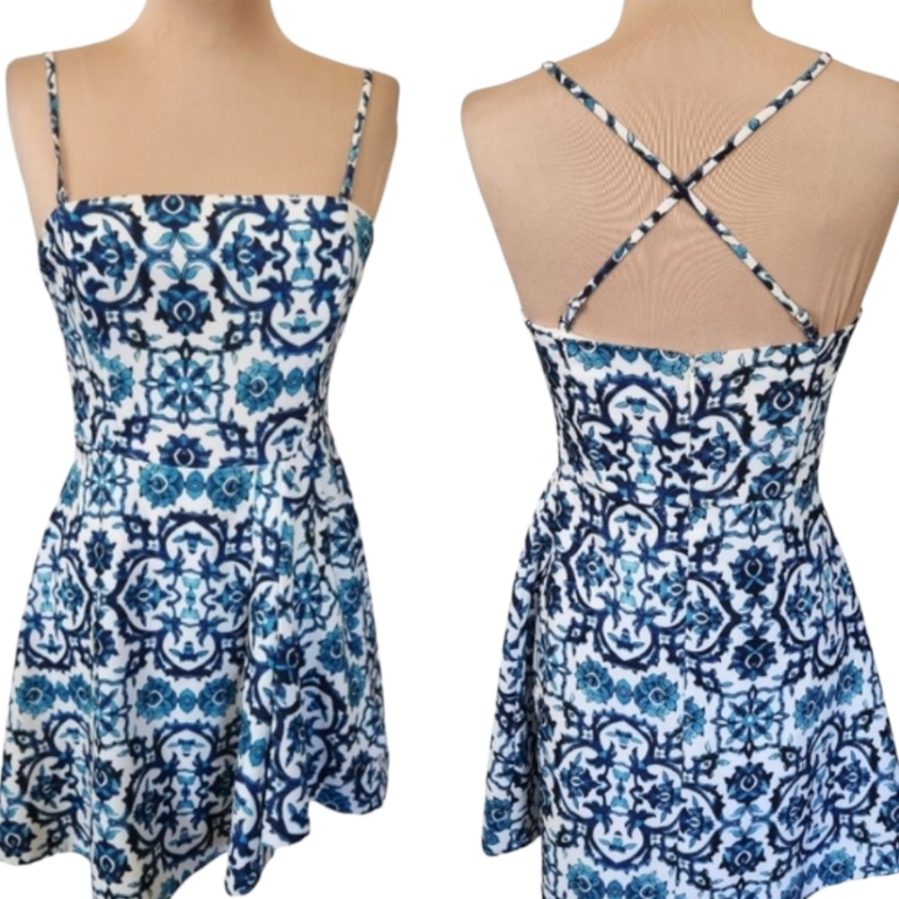 STYLESTALKER Blue & White Delft Pattern Mini Sundress - Size M - Picture 2 of 15
